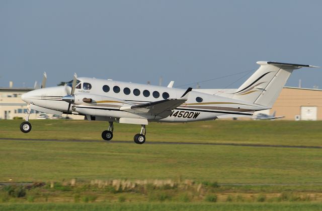 Beechcraft Super King Air 350 (N450DW)