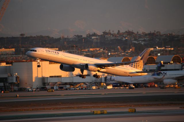 BOEING 757-300 (N75854)