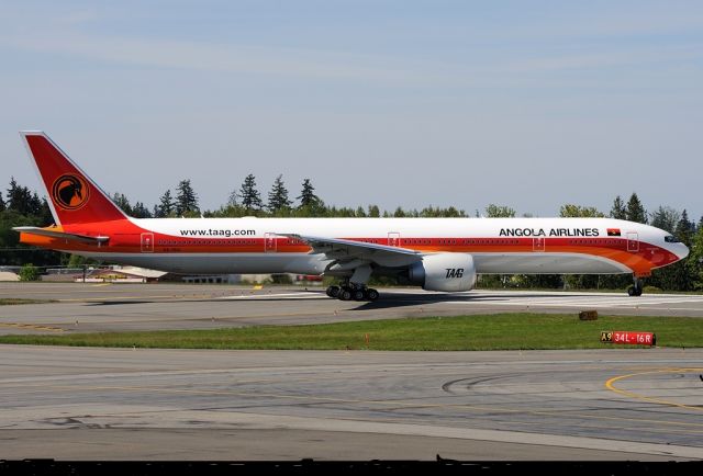 BOEING 777-300 (D2-TEG) - NOVO DA TAAG