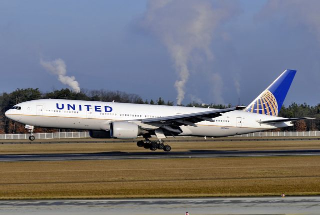 Boeing 777-200 (N224UA)