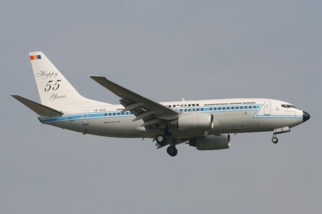 Boeing 737-700 (YR-BGG)