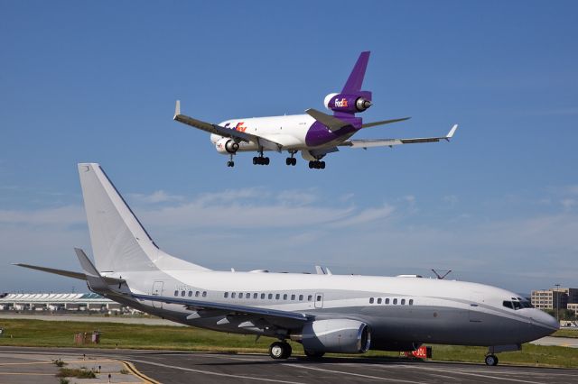 Boeing 737-700 (N2TS)