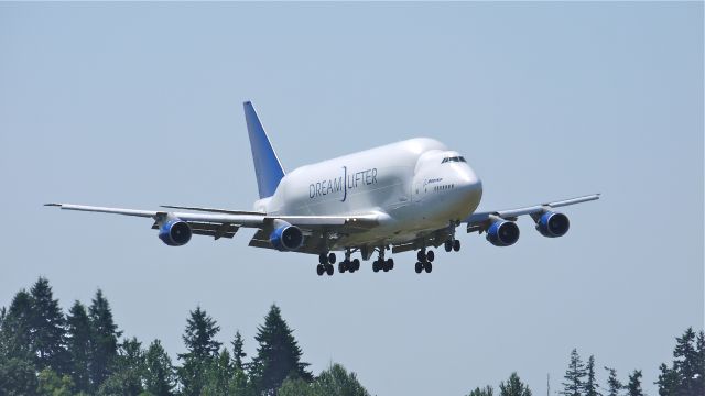 Boeing 747-400 (N718BA) - GTI4351 from KCHS on final approach to runway 34L on 7/25/12.