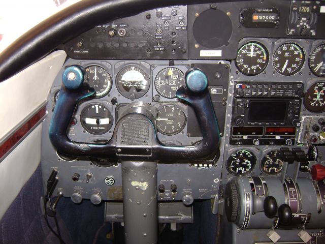 Rockwell Commander 685 (N4998E)