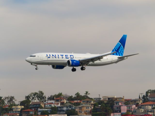 Boeing 737 MAX 8 (N27263) - United 737 MAX 8 arriving from KEWR