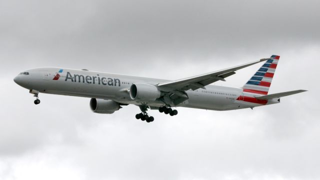 Boeing 777-200 (N722AN)