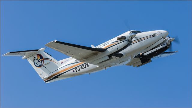 Beechcraft Super King Air 200 (PJ-EUX)