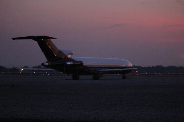 Boeing 727-100 (N727NK)