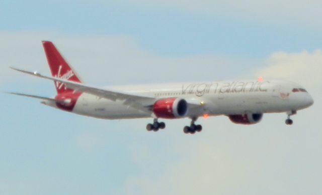 Boeing 787-9 Dreamliner (G-VOWS)