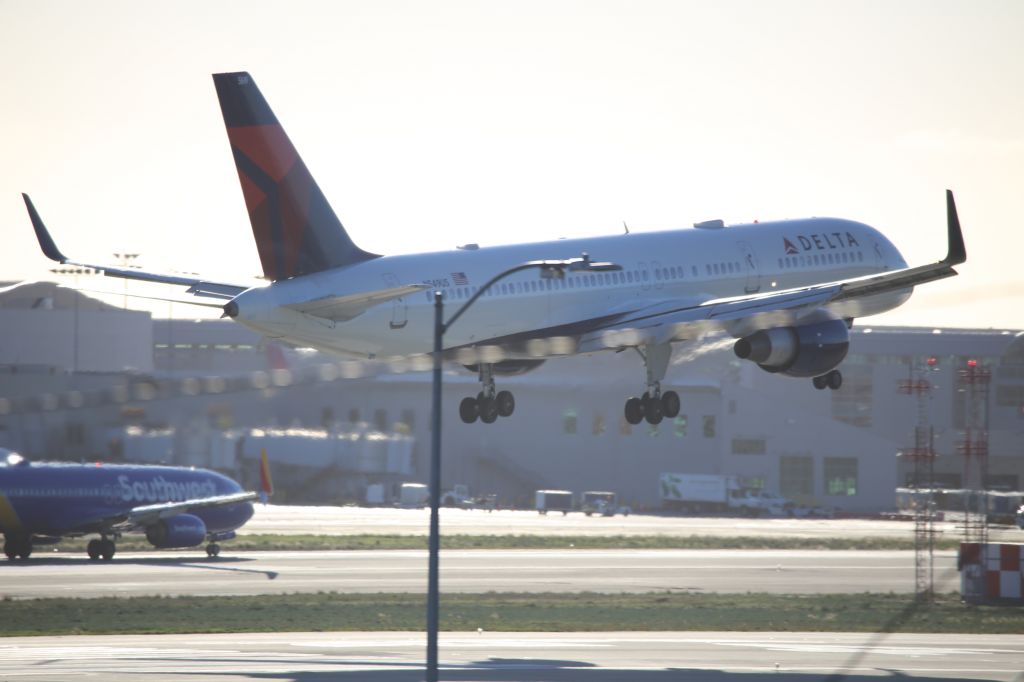 Boeing 757-200 (N549US)