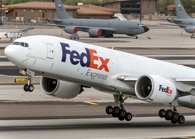 Boeing 777-200 (N854FD)