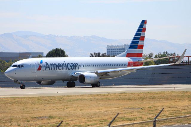 Boeing 737-800 (N959NN)