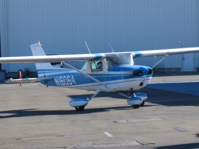 Cessna Commuter (N16064) - Taxiing at Fullerton