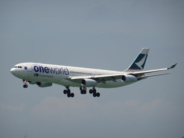 Airbus A340-300 (B-HXG)