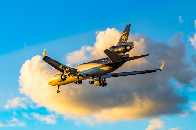 Boeing MD-11 (N252UP) - UPS MD11 lands at PHX on 12/14/22. Taken with a Canon R7 and a Sigma 50mm Art lens.