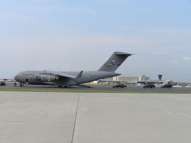 Boeing Globemaster III (N44130)