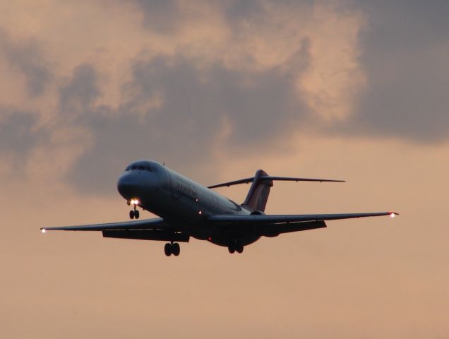 McDonnell Douglas DC-9-30 —