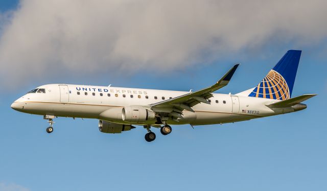 Embraer 170/175 (N88310) - ASH6282 arriving from Houston