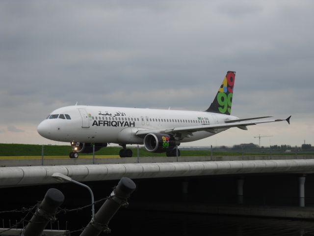 Airbus A320 (5A-ONA)