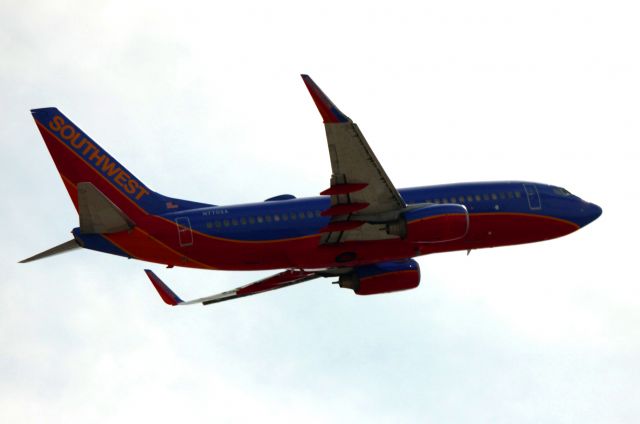 Boeing 737-700 (N7702A) - Departure from 30L  08-03-2014