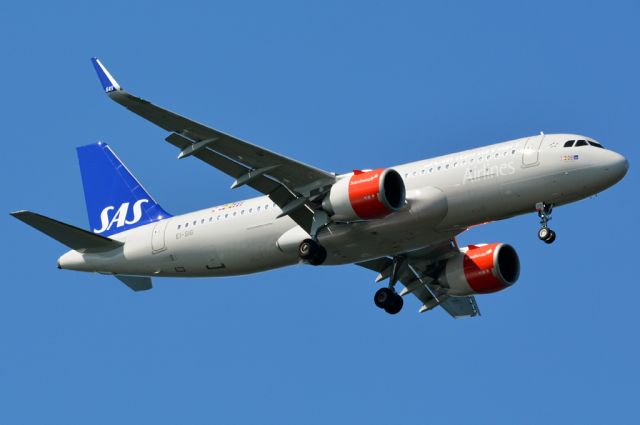 Airbus A320neo (EI-SIG) - Kongelundsfortet RWY04L