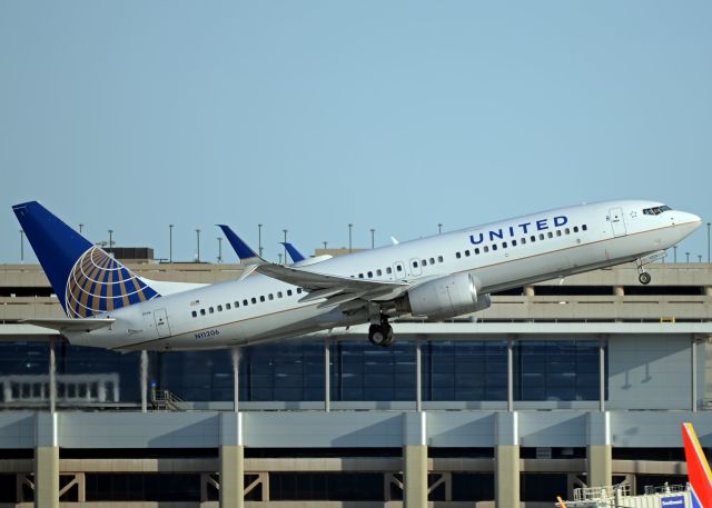 Boeing 737-800 (N11206)