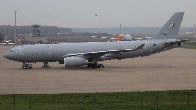 Airbus A330-200 (T054)