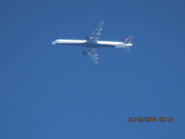 BOEING 757-300 (N585NW)