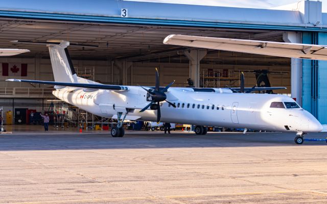 de Havilland Dash 8-400 (C-GPIX)