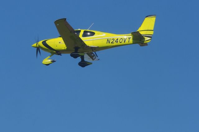 Cirrus SR-22 (N240VT)