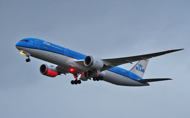 Boeing 787-9 Dreamliner (PH-BHC) - klm b787-9 ph-bhc dep shannon after a crew training visit between prestwick and shannon 24/11/15.