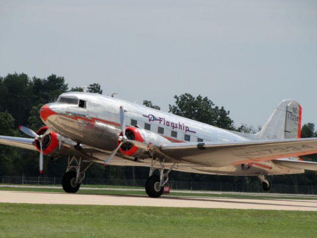 Douglas DC-3 (N17334)