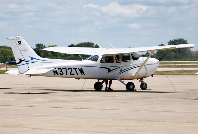 Cessna Skyhawk (N372TW)