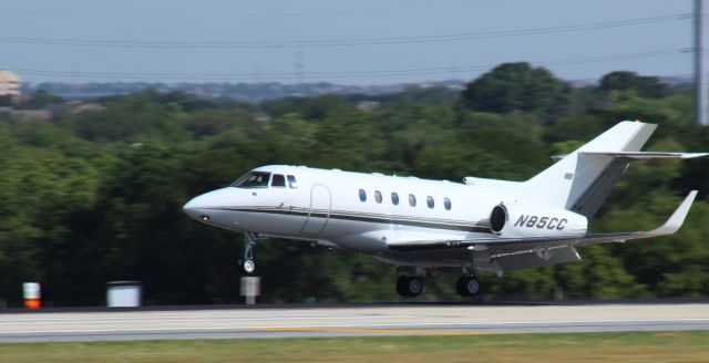 Hawker 800 (N85CC) - Departing 22