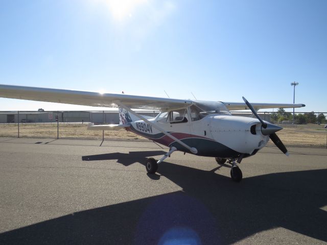 Cessna Skyhawk (N9904V)