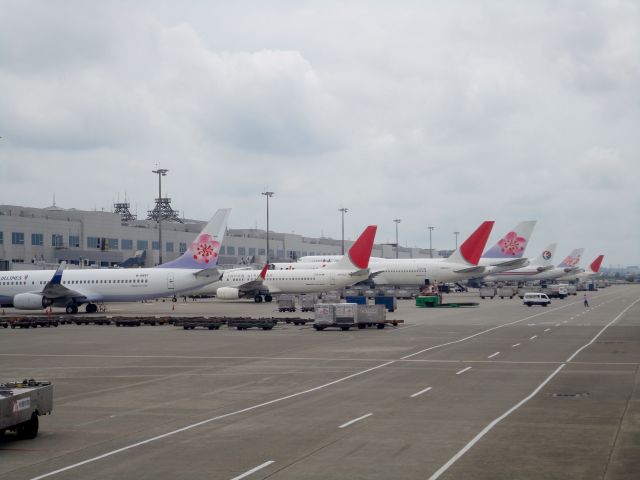 Boeing 737-800 (B-18607)