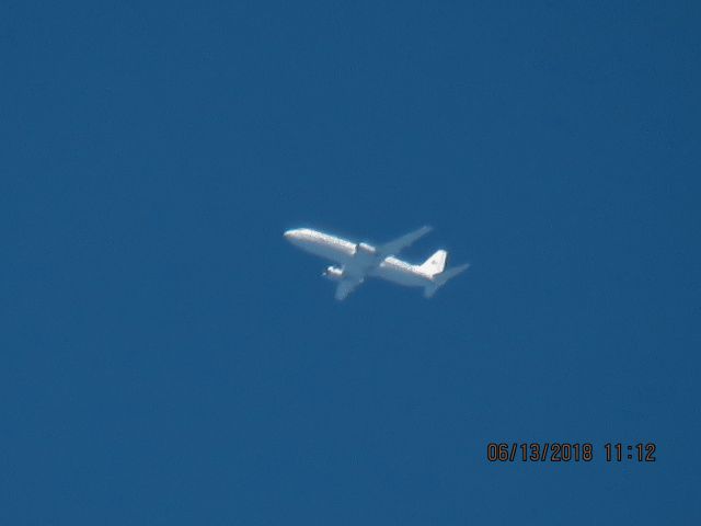 BOEING 737-400 (N640CS)