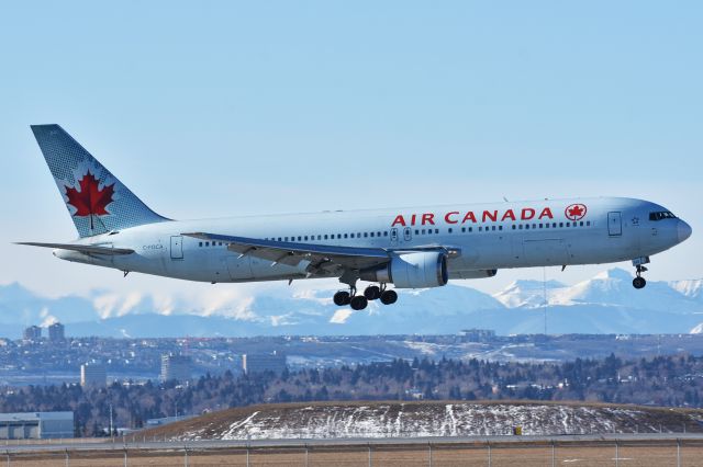 BOEING 767-300 (C-FOCA) - Air Canada Boeing 767-375(ER) arriving at YYC on Jan 28.