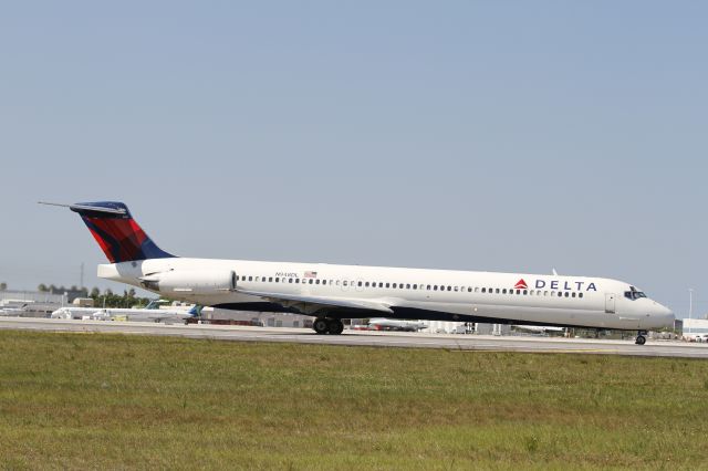 McDonnell Douglas MD-88 (N948DL)