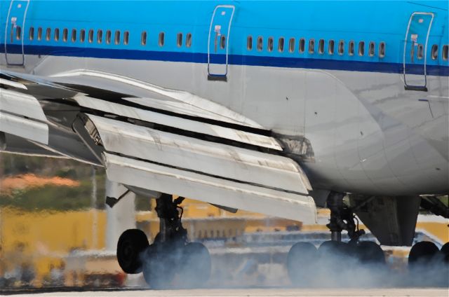 Boeing 747-400 — - Landing KLM Hato Airport Curacao