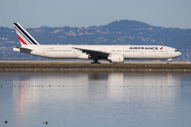 BOEING 777-300ER (F-GZNQ)