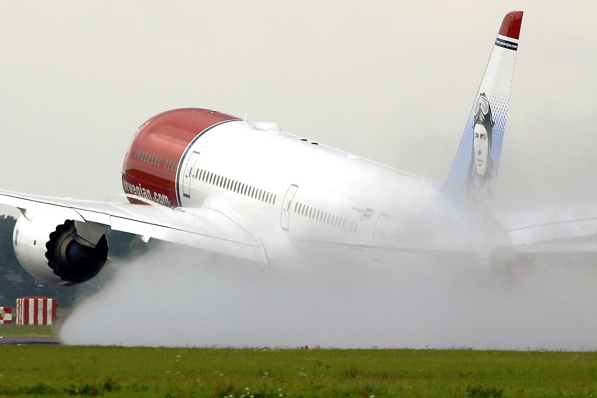 Boeing 787-9 Dreamliner (G-CKWF)