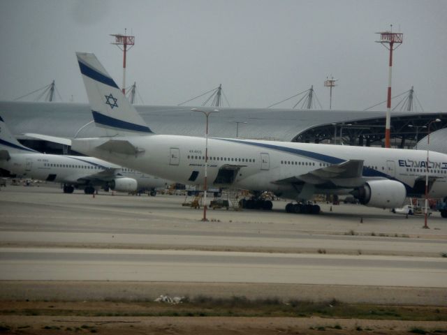 Boeing 777-200 (4X-ECC)