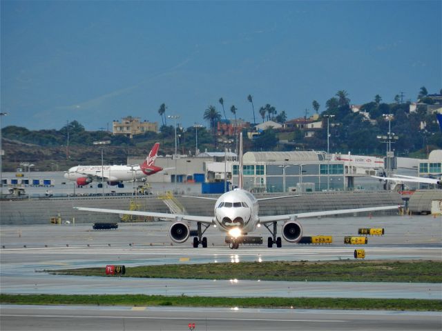 Airbus A320 (N849VA)