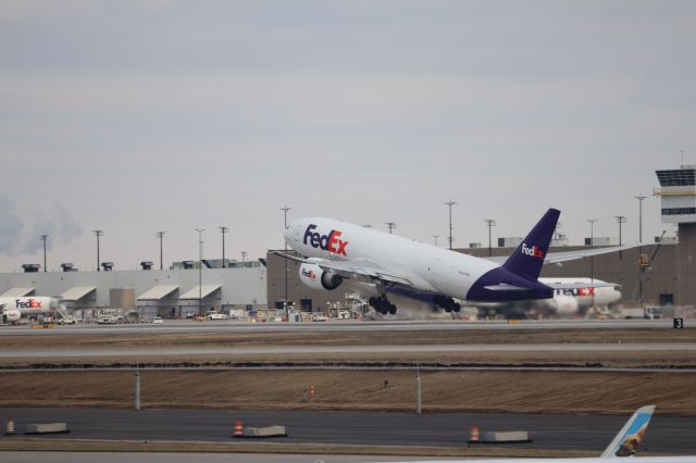 BOEING 777-200LR (N833FD) - FedEx Triple Seven