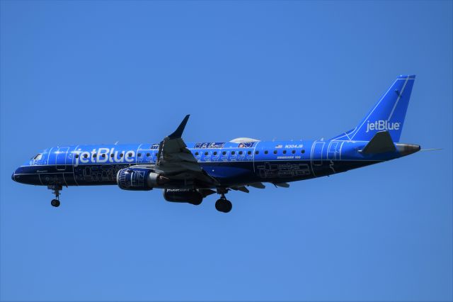 Embraer ERJ-190 (N304JB)