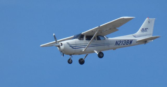 Cessna Skyhawk (N2138W) - On short final is this  2003 Cessna Skyhawk 172SP from the Winter of 2022.