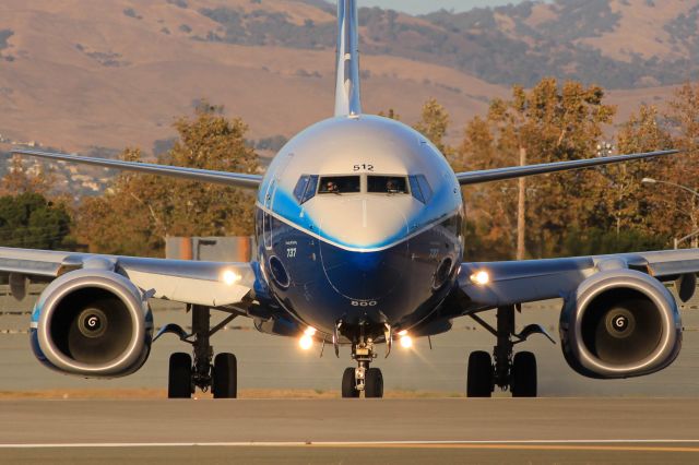 Boeing 737-800 (N512AS)