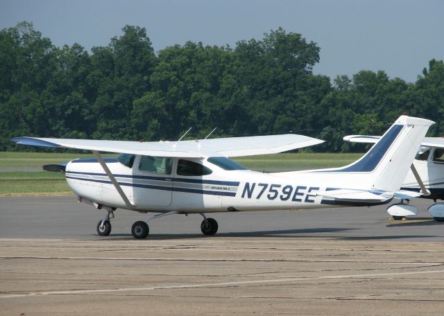 Cessna Skylane RG (N759EE) - Parked at the Shreveport Downtown airport.