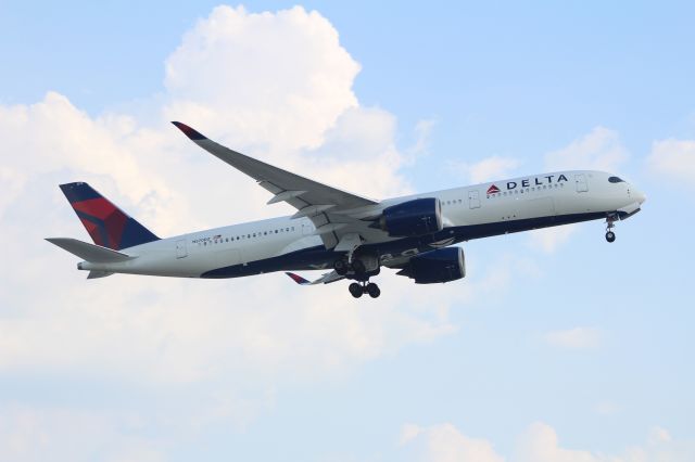 Airbus A350-900 (N570DZ)